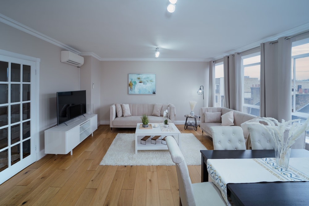 Royal Apartment, Accessible, Ensuite photo 2