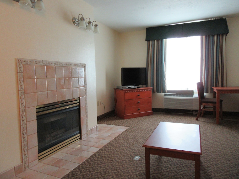 Suite, 1 King Bed with Sofa bed, Non Smoking (Living Room) - Photo 2