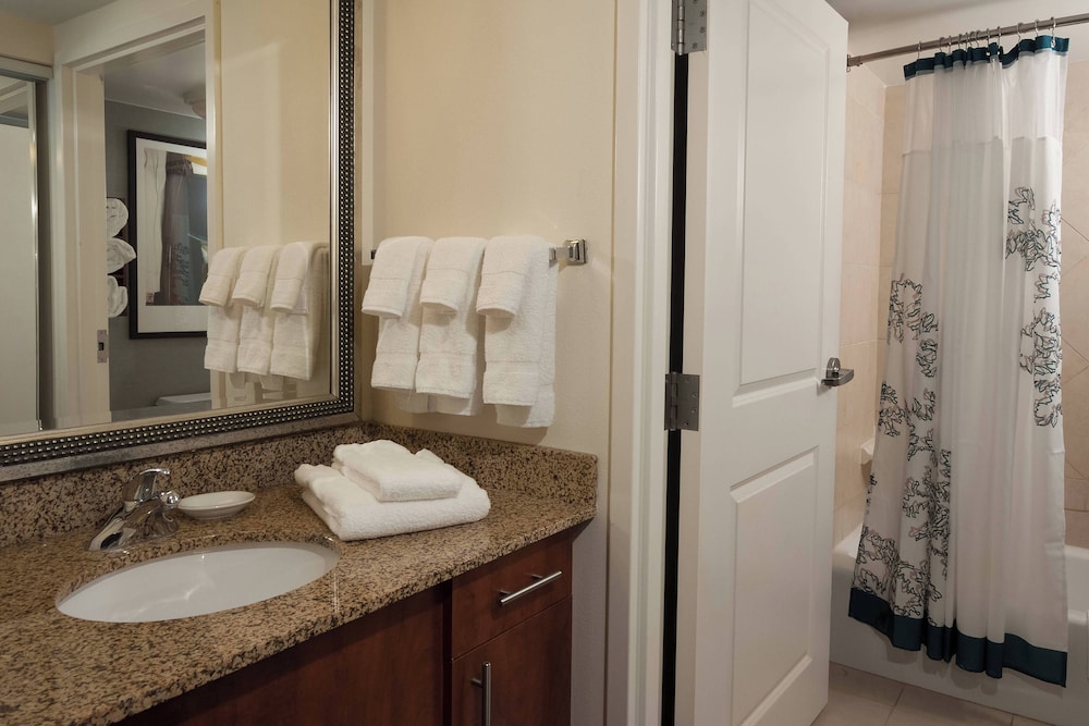 1 Bedroom Suite, 1 King, Sofa bed - Photo 6