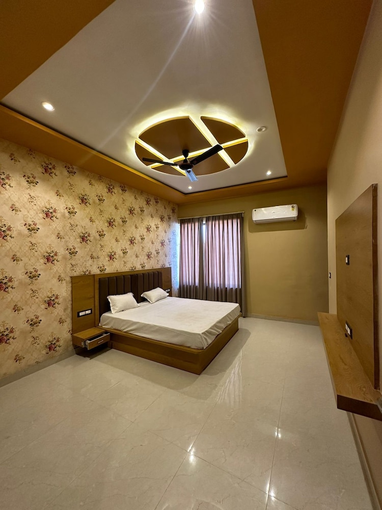 Suite - Photo 3