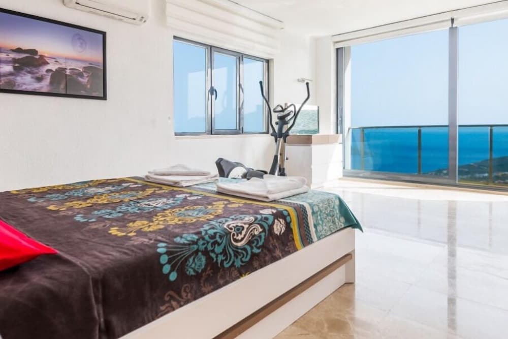 Luxury Villa, Valley View photo 3