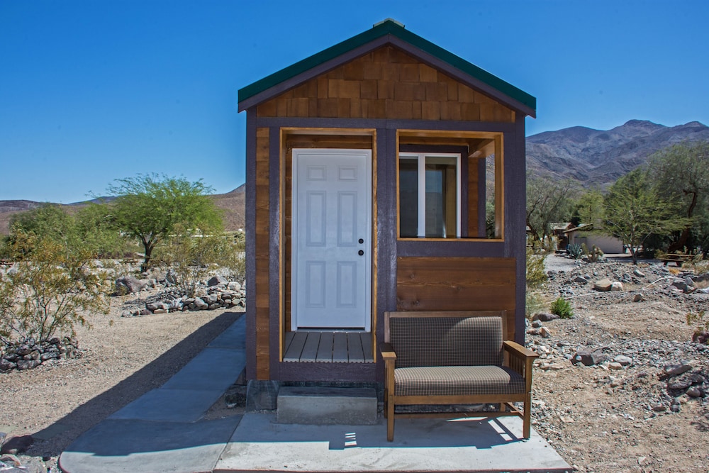 Premium Cabin, 1 Queen Bed, Patio, Mountain View photo 3