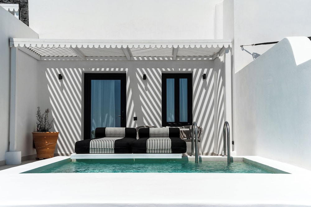 King Suite with Sea View and Heated Plunge Pool - Photo 17