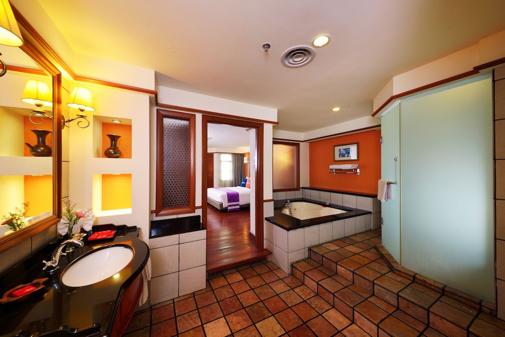 Premier Water Chalet - Photo 6