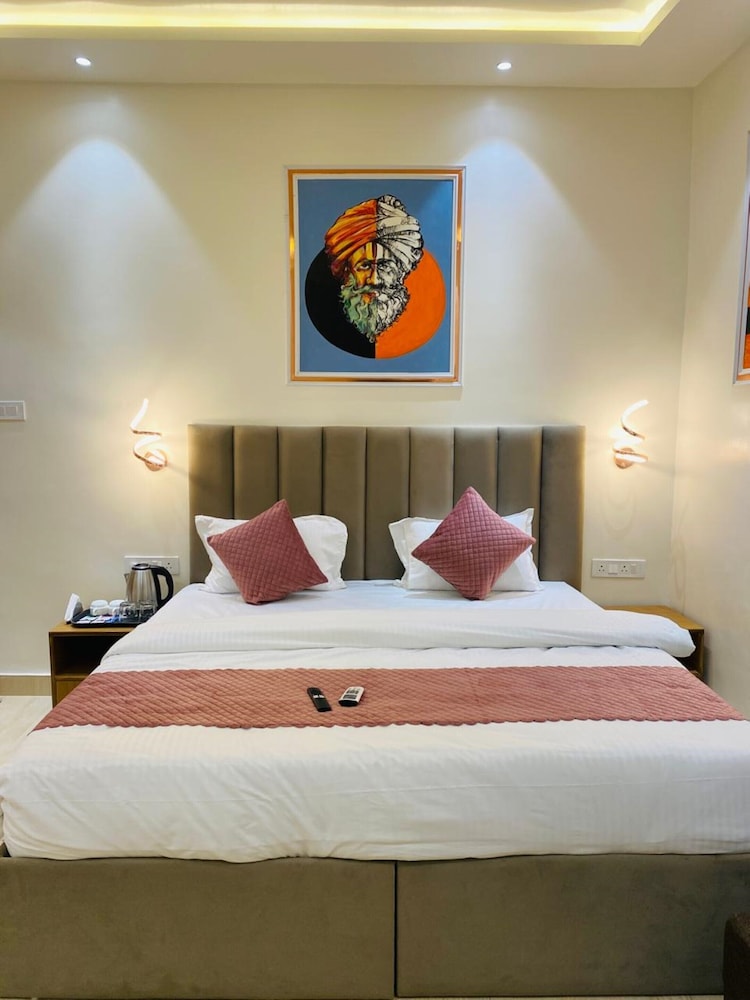 Deluxe Double Room, City View