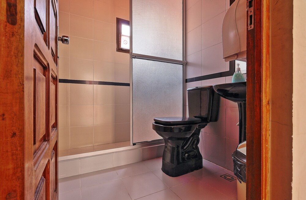Basic Quadruple Room, Private Bathroom photo 2