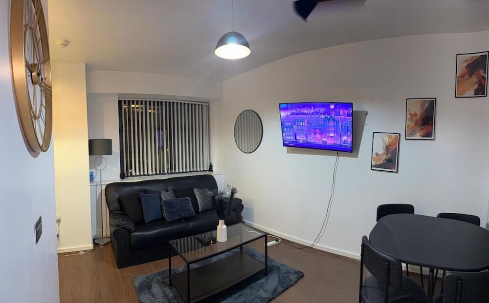 Spacious 3-br Apt in Central, Birmingham, Foto 6