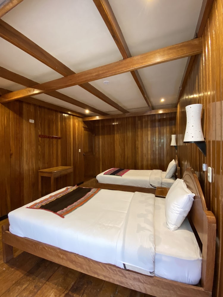Twin Room, 2 Twin Beds, Private Bathroom, River View photo 2