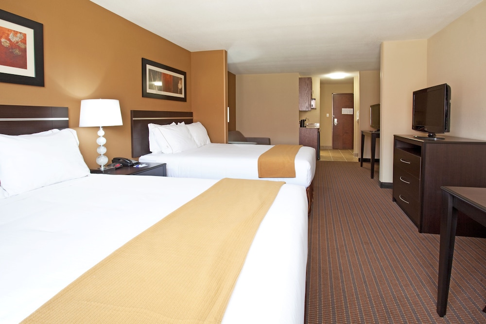 Suite, 2 Queen Beds (Addl Living Area) - Photo 1