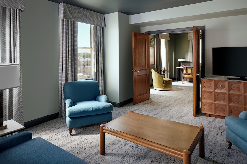 Suite, Tower photo 3