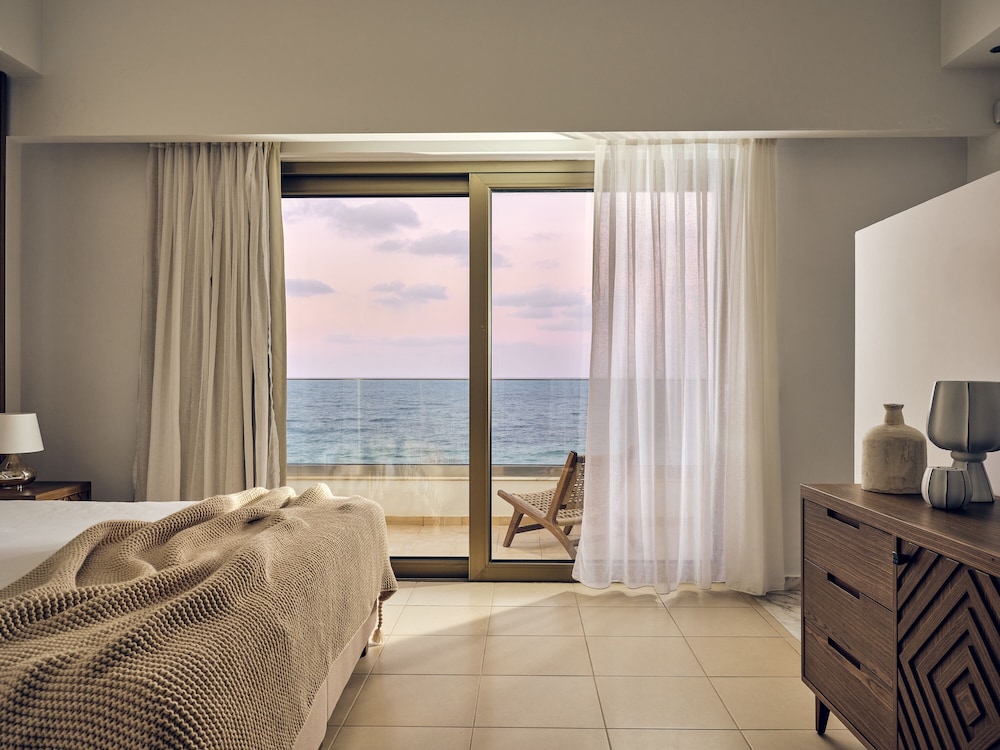 Superior Suite, Sea Front photo 3