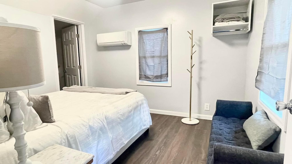 Cottage, 1 Queen Bed With Sofa Bed, Non Smoking photo 2