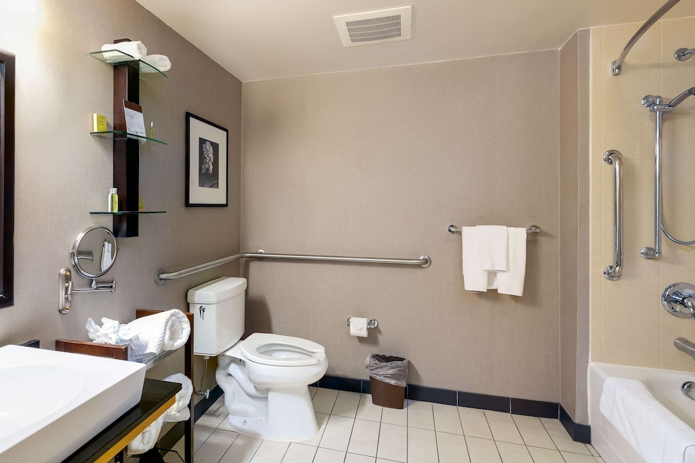 Suite, 2 Queen Beds, Accessible thumbnail 6