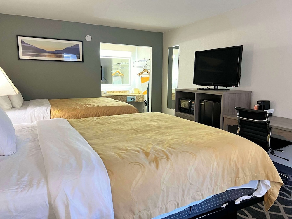 Room, 2 Queen Beds, Non Smoking - Photo 2