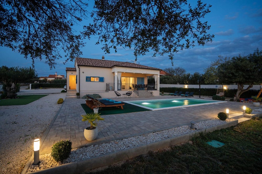 Villa photo 1