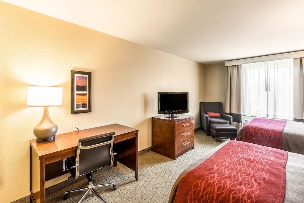 Standard Room, 2 Queen Beds, Non Smoking - Photo 2