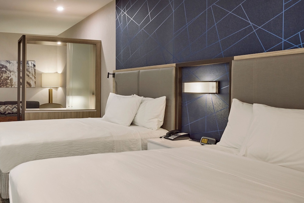Suite, Multiple Beds - Photo 5