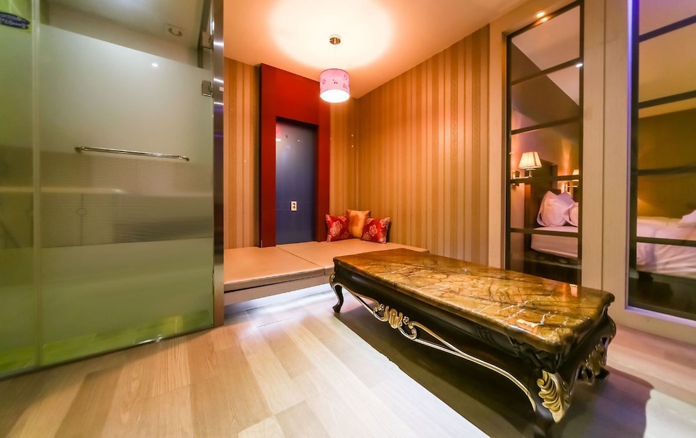 Duplex (Party Room B) photo 2