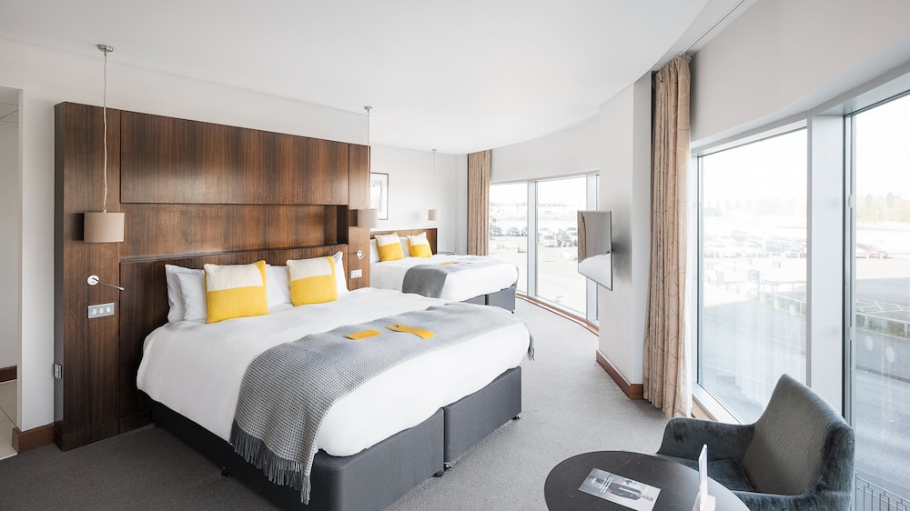 Grand Room, Multiple Beds - Photo 1