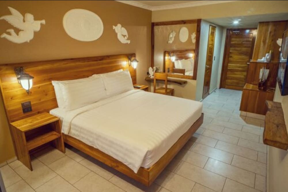 Superior Double Room, 1 King Bed, Non Smoking, Pool View - Photo 5