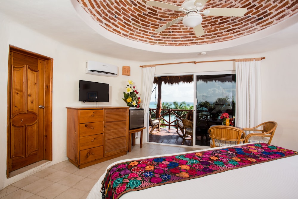 Suite, 1 King Bed, Garden View (with shared terrace) photo 1