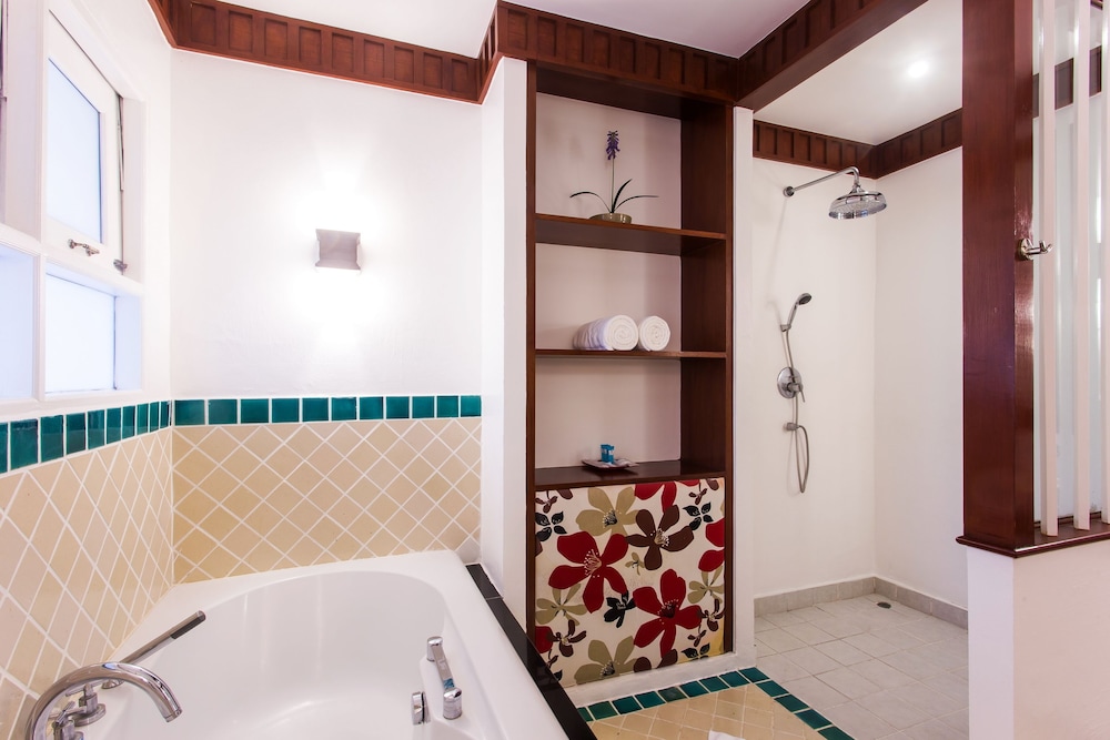 Deluxe Room, Pool Access - Photo 18