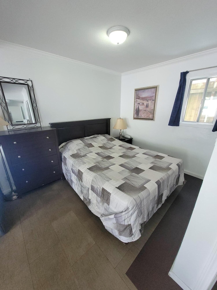 Bachelor Suite photo 3