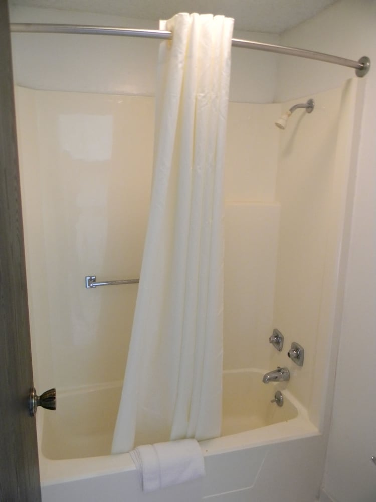 Room, 1 King Bed, Non Smoking, Kitchenette - Photo 10