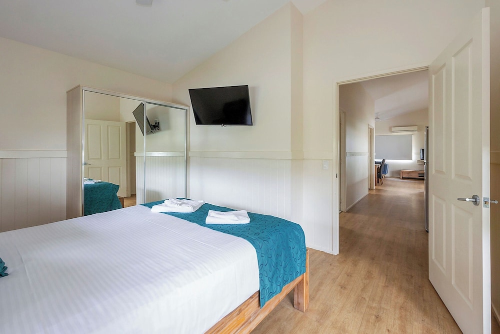 Deluxe Cabin - Sleeps 5 - Accessible photo 3
