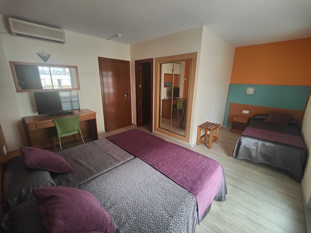 Standard Room (3 Adults) - Photo 1