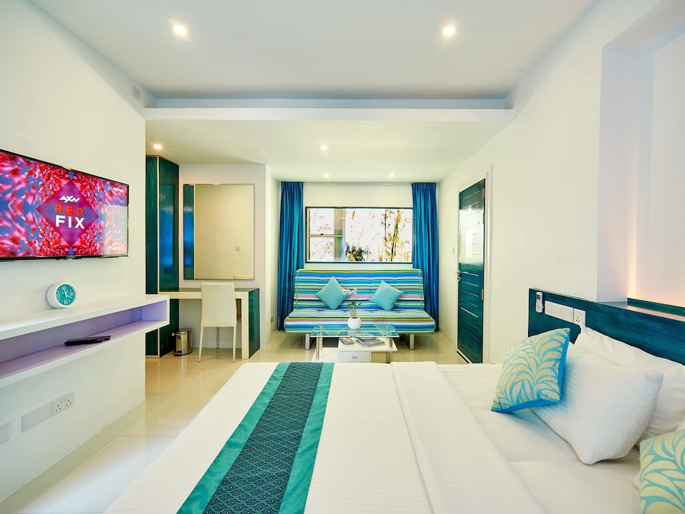 Family Quadruple Room, 1 Bedroom, Partial Sea View, Beachside