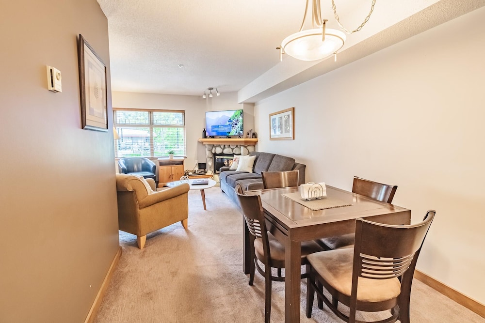 Condo, 1 Queen Bed With Sofa Bed, Balcony, Mountain View photo 3