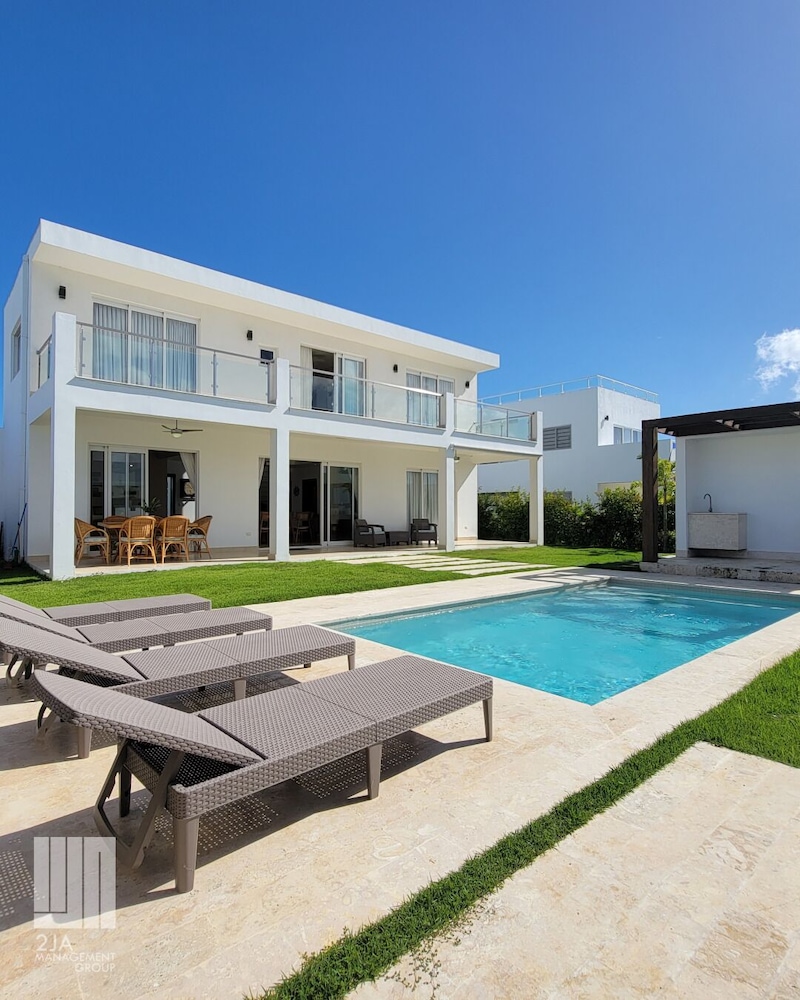 Design Villa photo 1