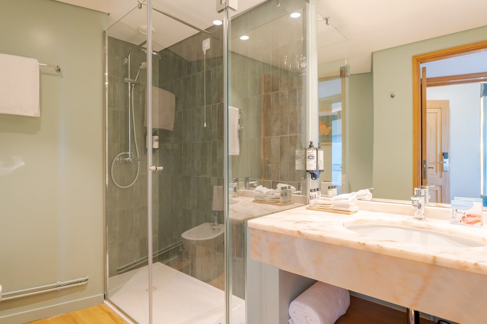 Suite, Sea View - Photo 7