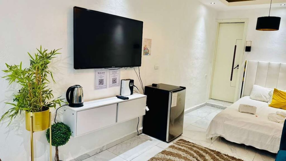 Studio Suite, 1 Queen Bed, Lake View