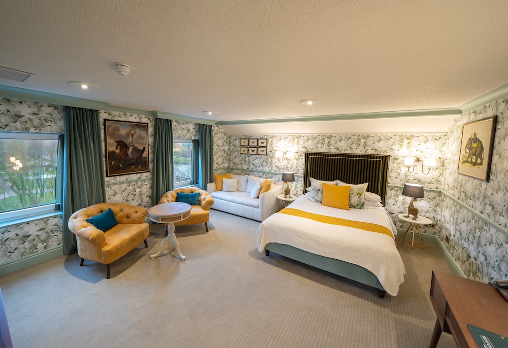 Junior Studio Suite, 1 King Bed with Sofa bed, Non Smoking photo 1