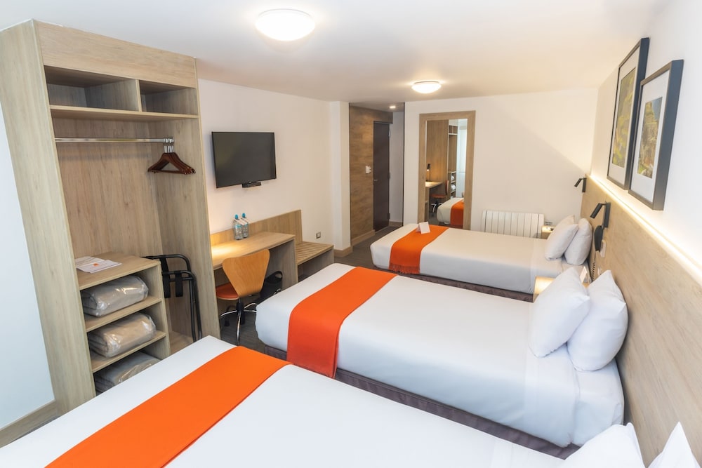 Traditional Room, 3 Twin Beds photo 2
