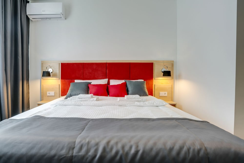 Deluxe Double or Twin Room (1)