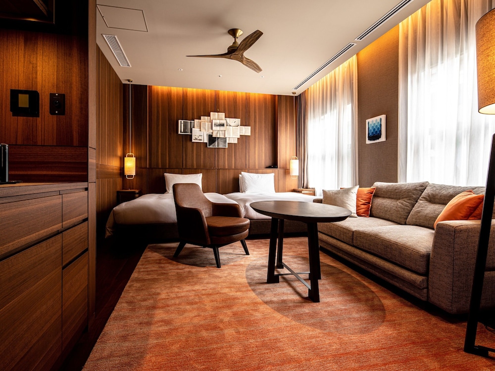 Executive Twin Room with Club Lounge Access, Non Smoking (Episode 6) (Single Use) thumbnail 5