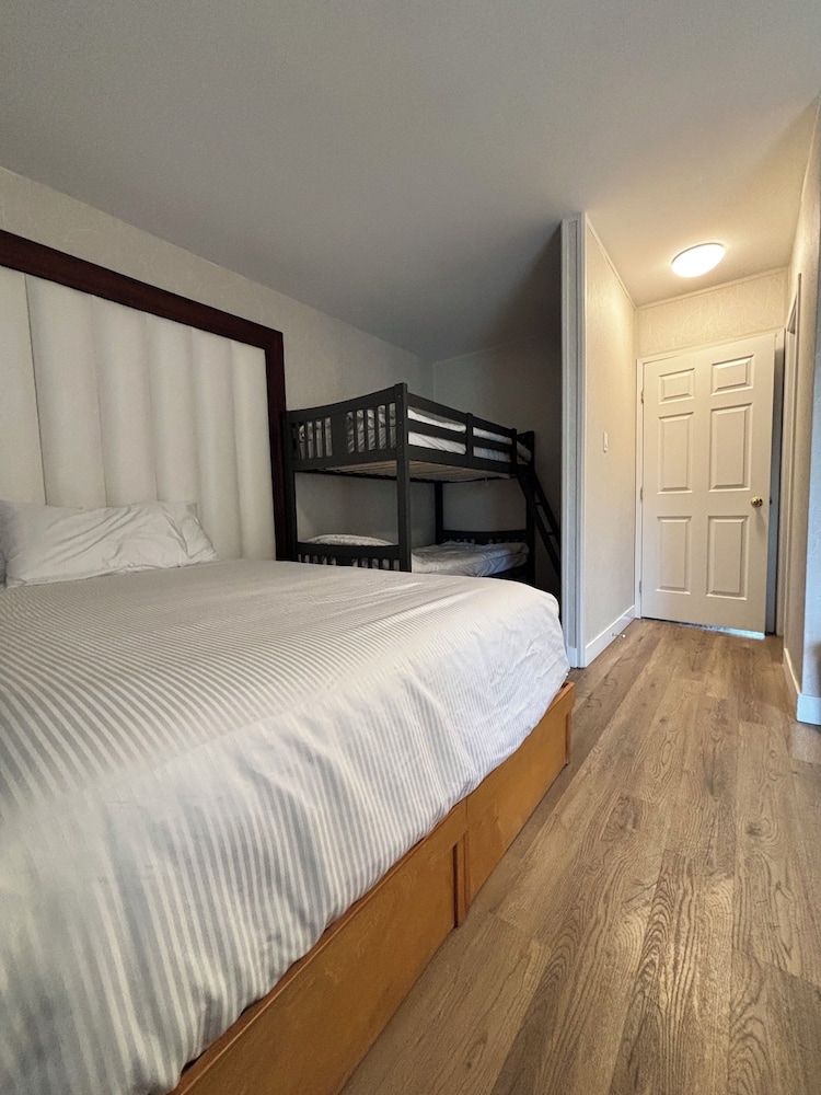 Family Room, 2 Bedrooms, Non Smoking, Mountain View