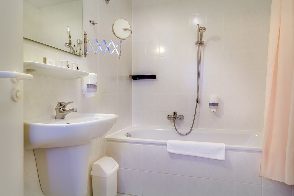 Triple Room - Photo 7