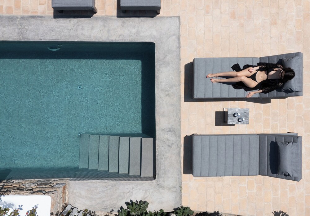 PSARROU Deluxe 1 Bedroom Suite with Outdoor Jacuzzi