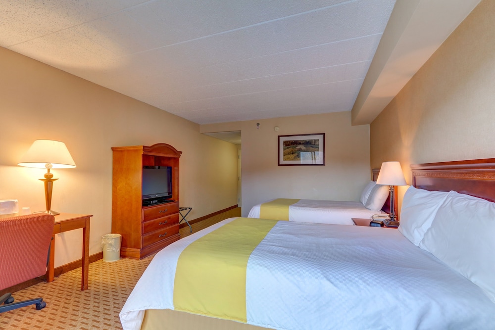 Standard Double Room, 2 Queen Beds - Photo 2