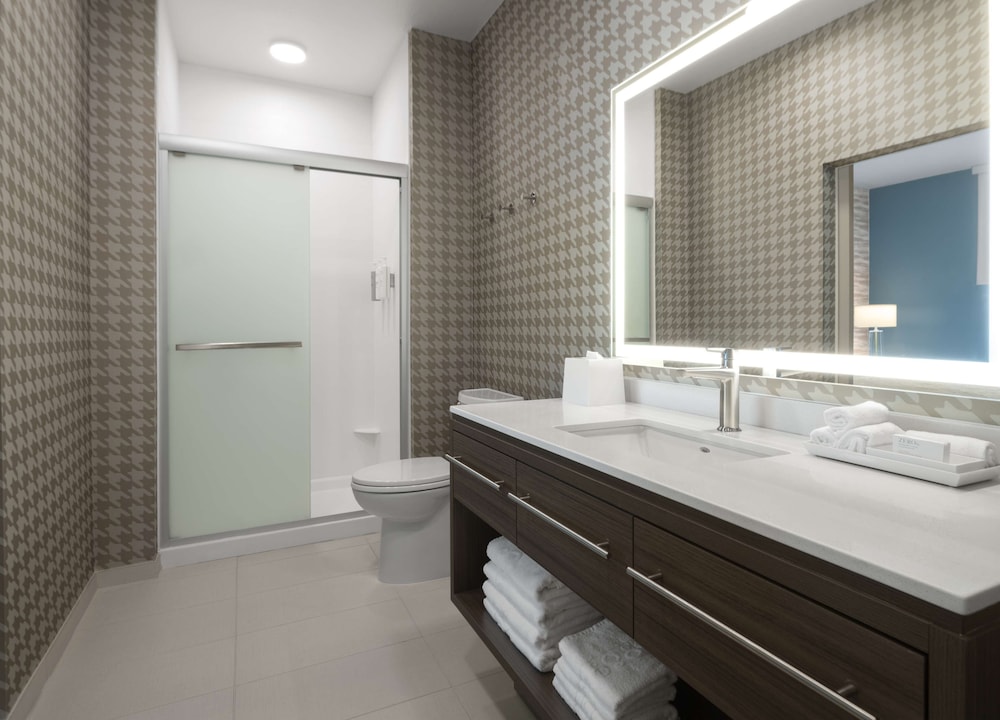 Suite, 1 King Bed, Accessible (Hearing) - Photo 13