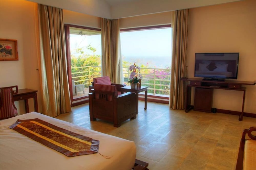Deluxe Suite - Photo 8
