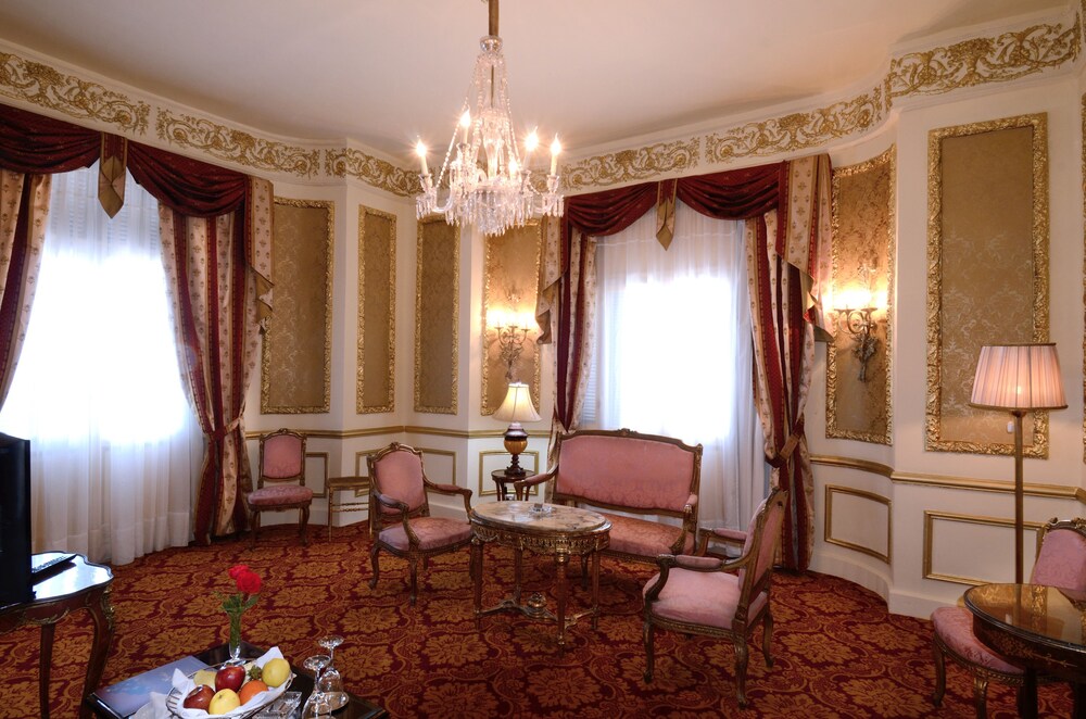 Golden Royal Suite Direct Sea View - Photo 3