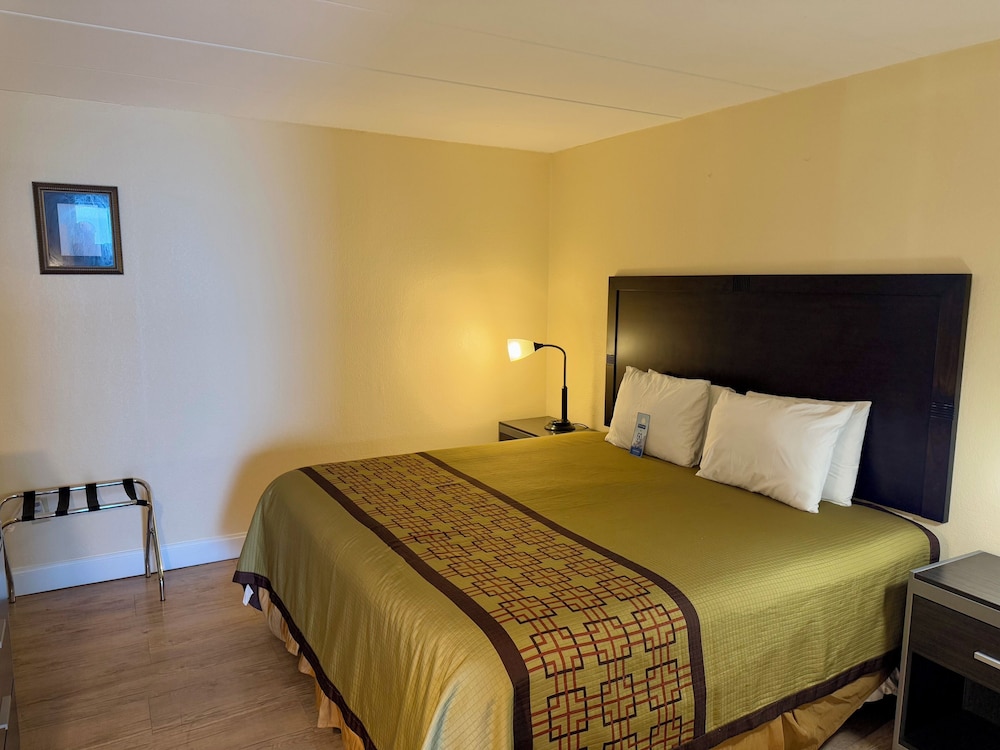 Classic Room, 1 King Bed, Ocean View photo 1