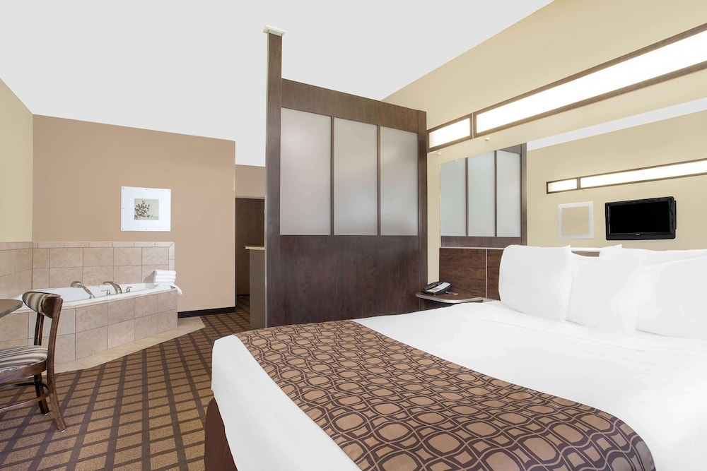 Studio Suite, 1 Queen Bed, Non Smoking - Photo 3