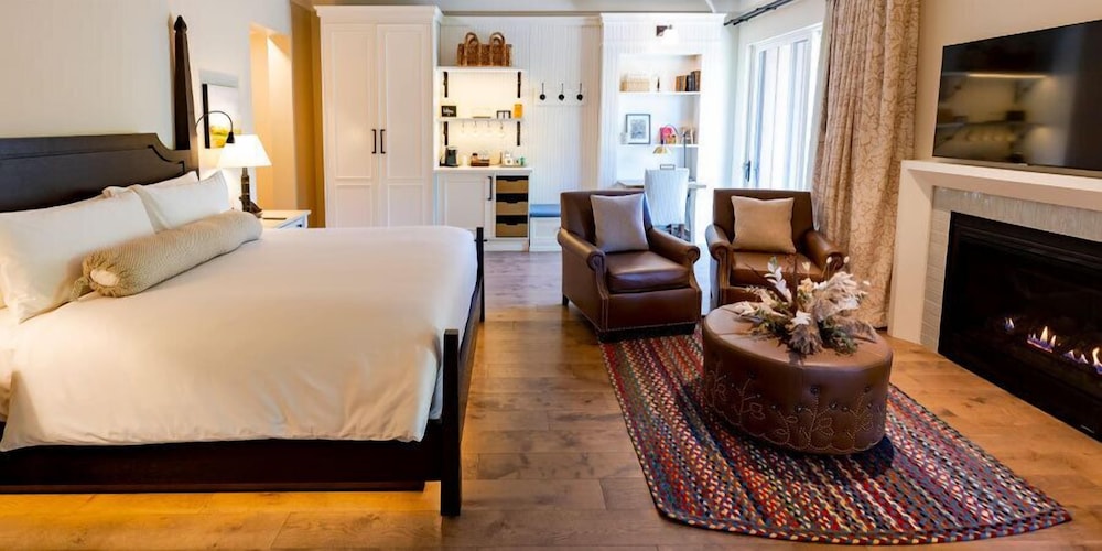Executive Studio Suite, 1 King Bed, Fireplace