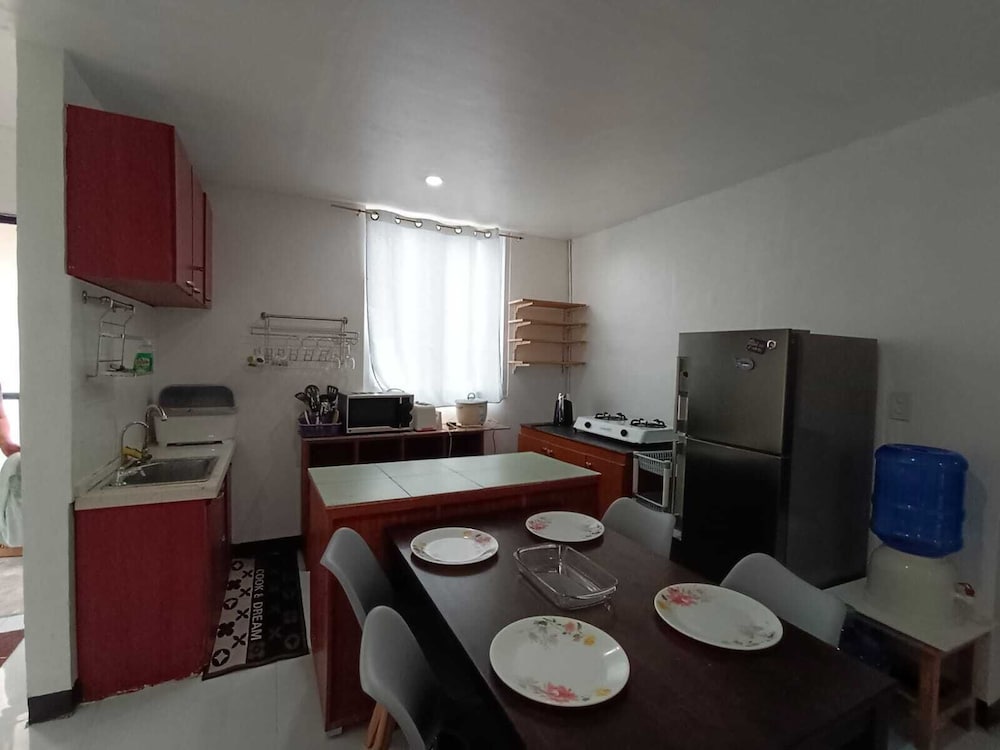 3 Bedrooms Condo(4th Floor, Stairs only) 403 photo 3